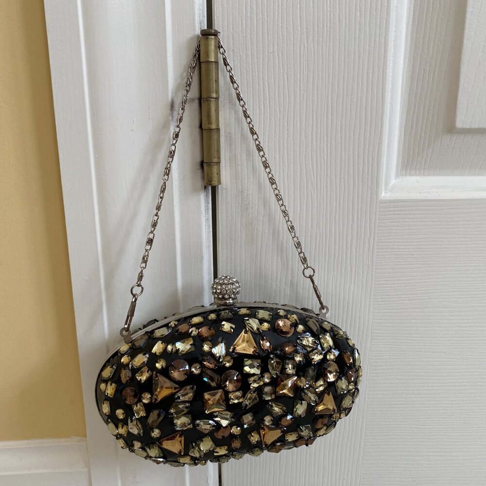 NWOT, bejeweled clamshell purse, chain strap, rhinestone clasp. - Picture 6 of 9